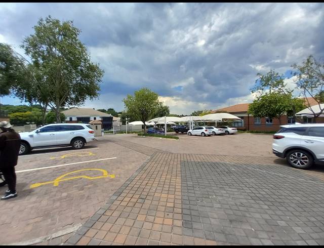 526M² OFFICE TO LET IN BRYANSTON